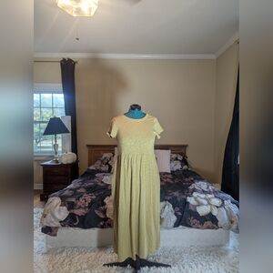 Universal Threads- Short Sleeved Maxi Dress